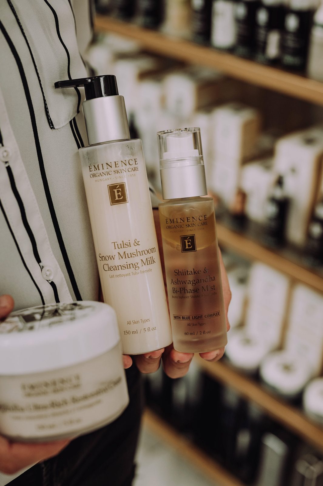 Cleansing milk and bi-phase mist